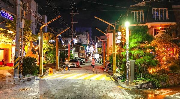 The 'special' road named Quy Nhon in South Korea - Photo 2.