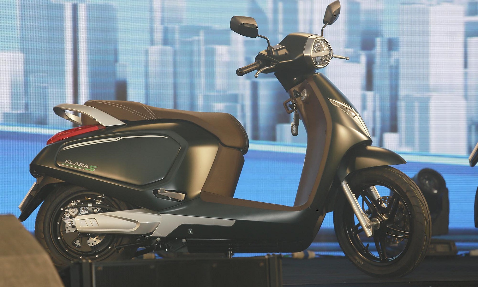 VinFast Klara S 2022 travels nearly 200 km/charge: Enough to replace petrol motorbikes in Vietnam - Photo 1.