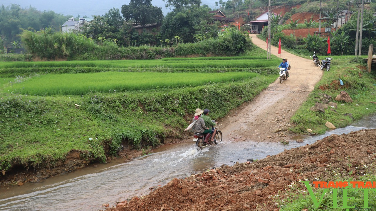 Huyện Mai Sơn khởi công làm cầu dân sinh cho người phát triển kinh tế - Ảnh 2.