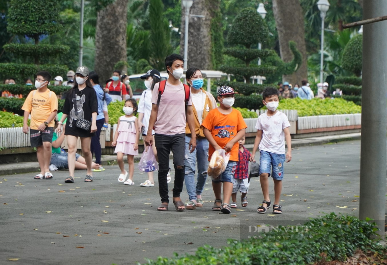 Thảo Cầm Viên Sài Gòn đông nghẹt các gia đình có con nhỏ nhân Ngày Quốc tế Thiếu nhi - Ảnh 4.