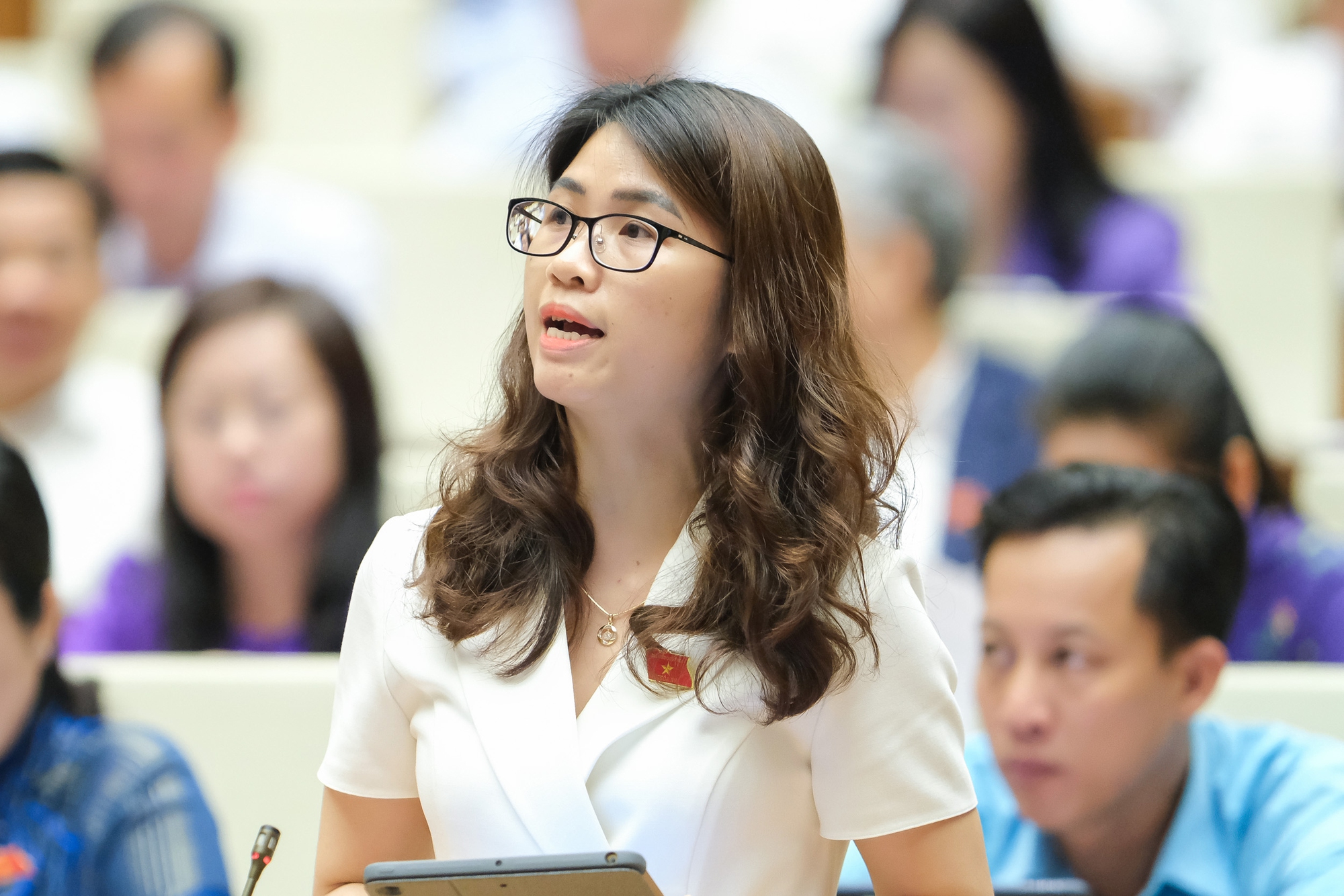 Đại biểu Quốc hội: Đáng buồn là những vụ việc học sinh tự tử liên quan đến điểm số, thành tích vẫn không ngừng tăng - Ảnh 2.