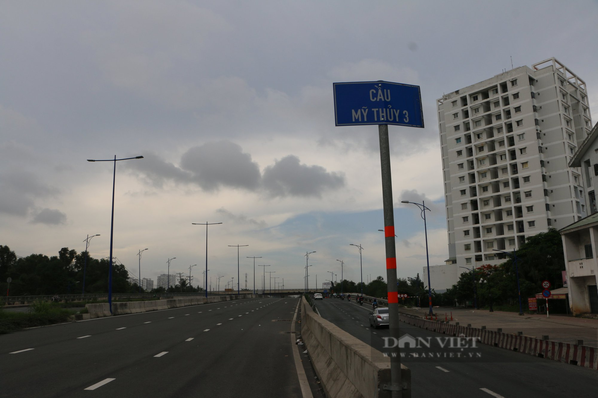 Đường Đồng Văn Cống thi công dang dở ì ạch tiến độ, đường vào cảng Cát Lái còn tiếp diễn kẹt xe - Ảnh 5.