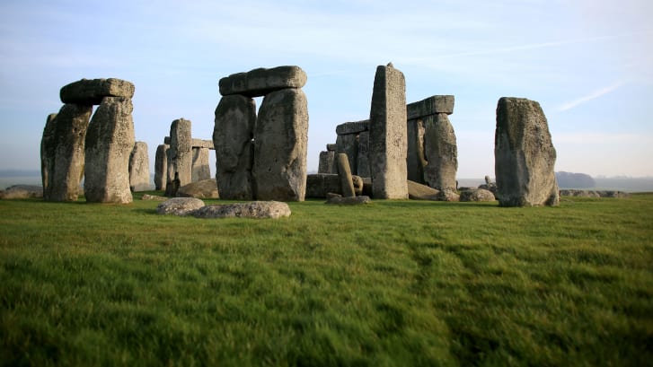 The image of the Queen of England on the mysterious stone circle - Photo 2.