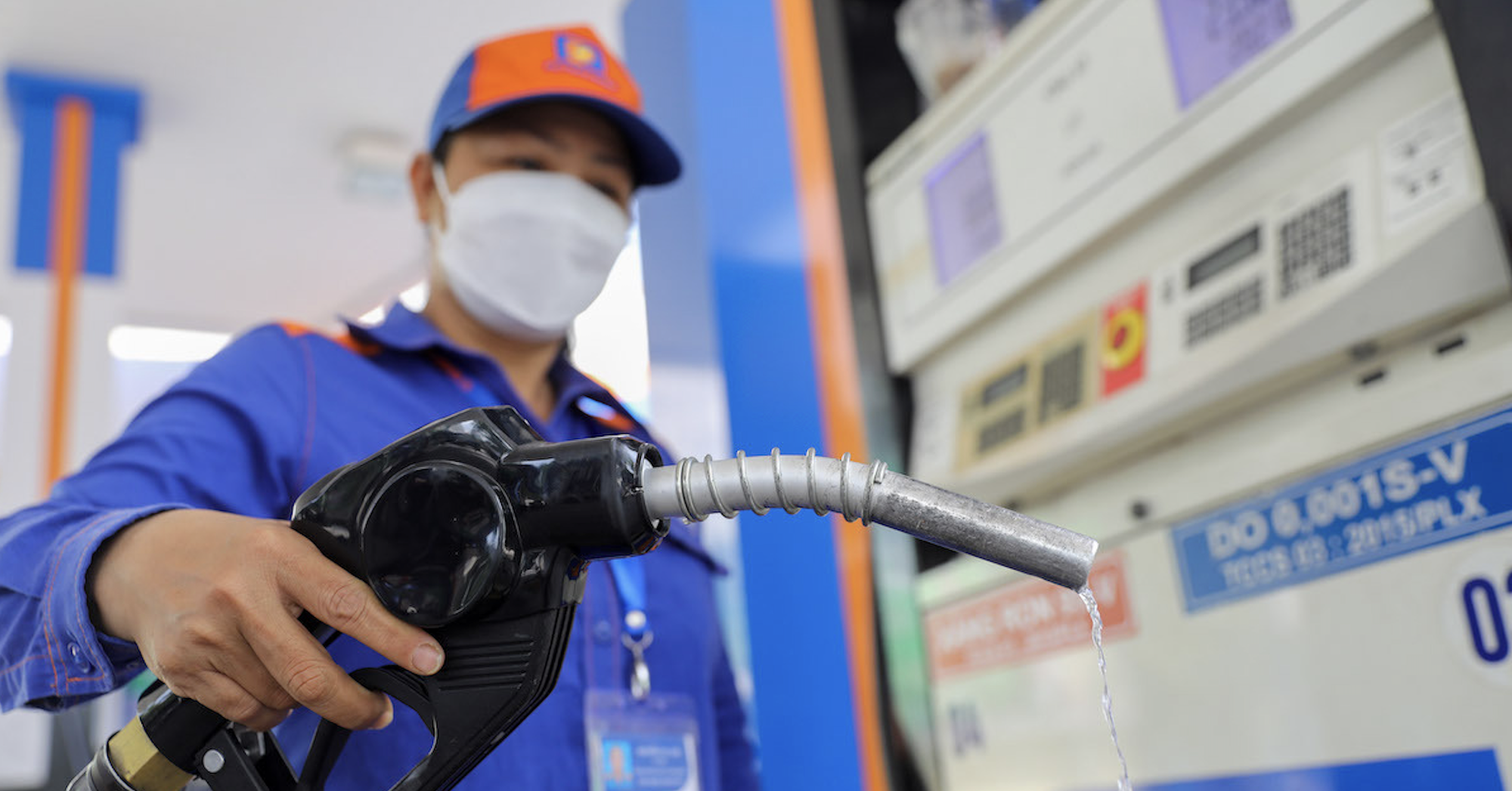 Gasoline price increased for the 5th time in a row, peaking at over 31,500 VND/liter