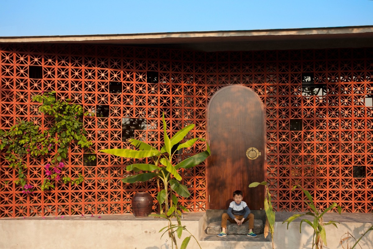 Ngôi nhà đẹp làng quê tái hiện ký ức tuổi thơ con trai xây dành tặng mẹ già ở Nam Định - Ảnh 1.