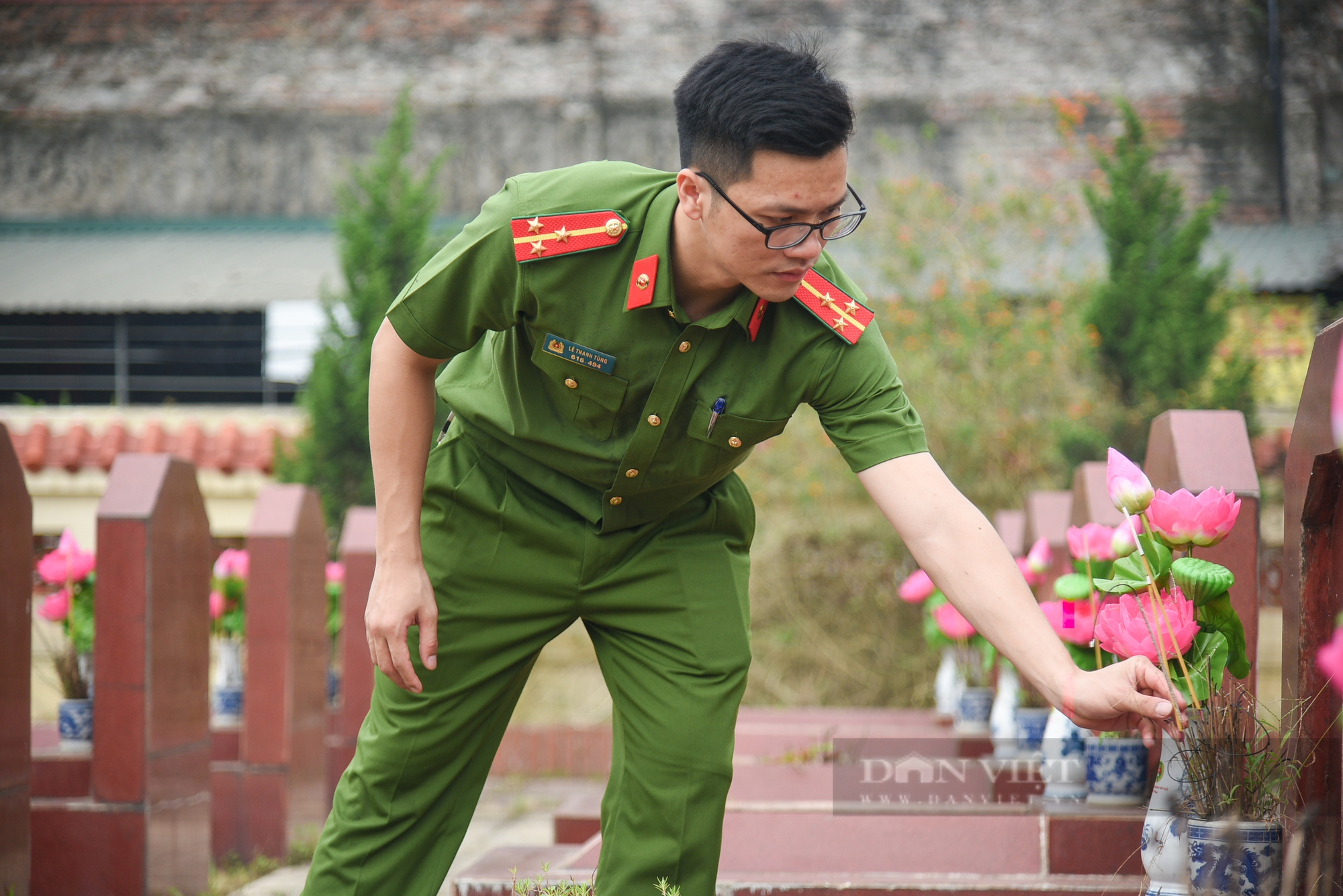 Các chiến sĩ công an “Thắp lửa tình nguyện - Vì nhân dân phục vụ” trong lễ ra quân Chiến dịch tình nguyện hè 2022 - Ảnh 4.