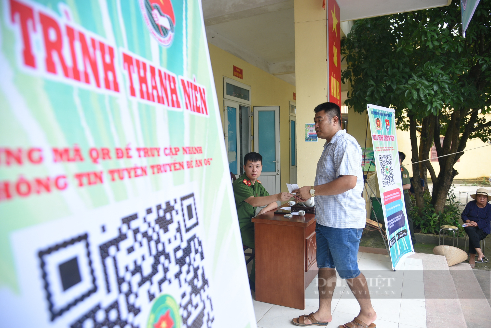 Các chiến sĩ công an “Thắp lửa tình nguyện - Vì nhân dân phục vụ” trong lễ ra quân Chiến dịch tình nguyện hè 2022 - Ảnh 11.