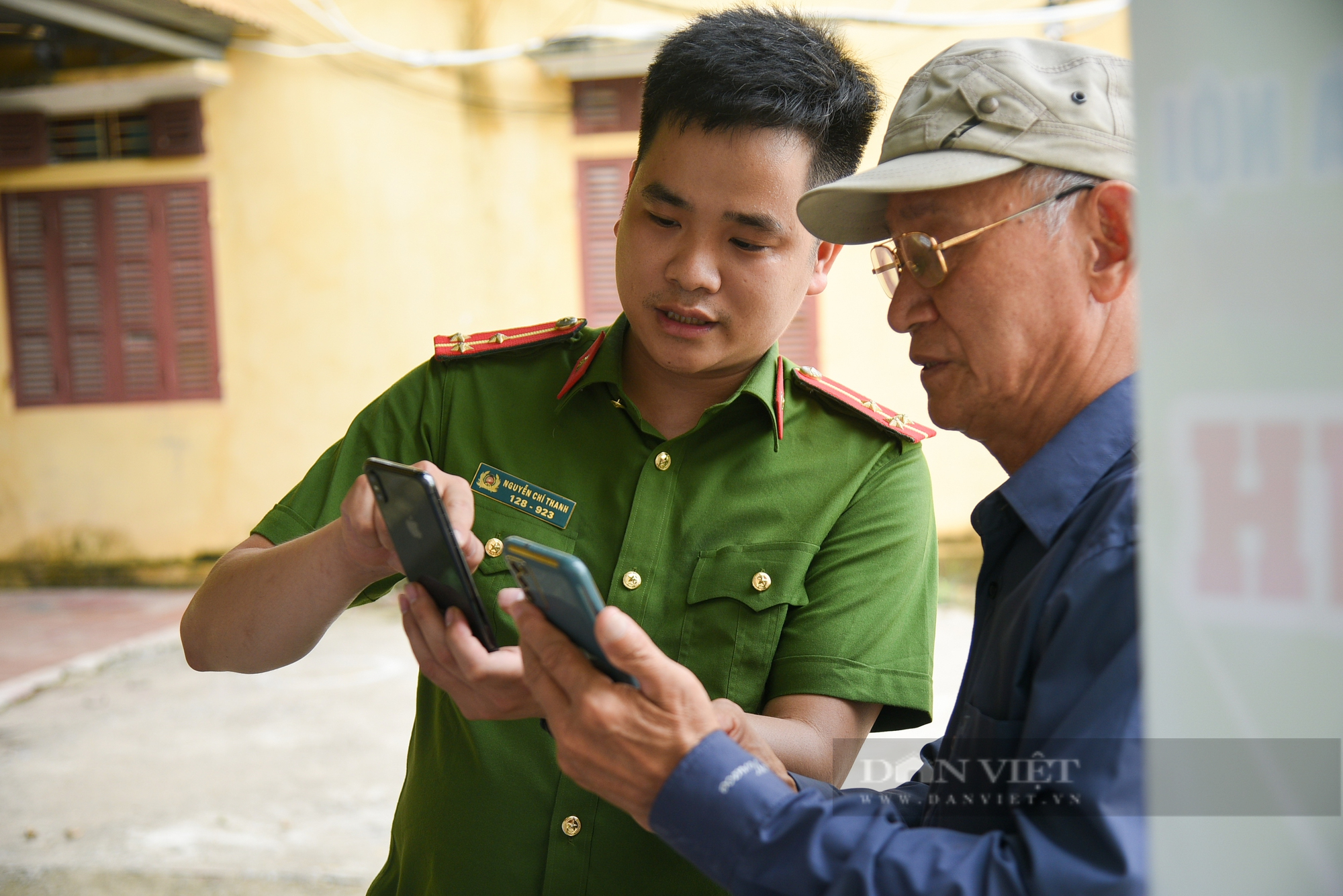 Các chiến sĩ công an “Thắp lửa tình nguyện - Vì nhân dân phục vụ” trong lễ ra quân Chiến dịch tình nguyện hè 2022 - Ảnh 13.