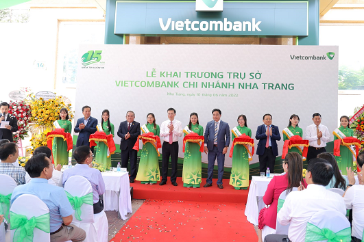 Vietcombank Nha Trang khánh thành trụ sở mới - Ảnh 1.