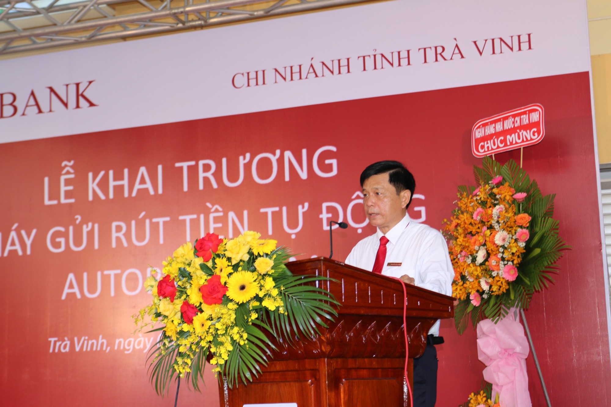 Agribank chi nhánh tỉnh Trà Vinh đưa vào hoạt động máy gửi, rút tiền tự động  - Ảnh 1.
