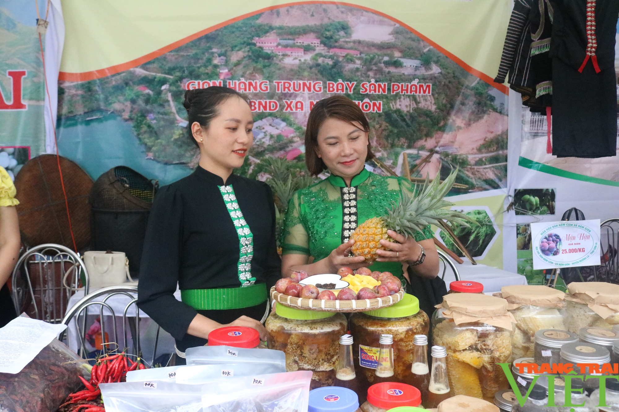 Khai trương gian hàng trưng bày sản phẩm nông nghiệp an toàn tiêu biểu huyện Mường La - Ảnh 6.