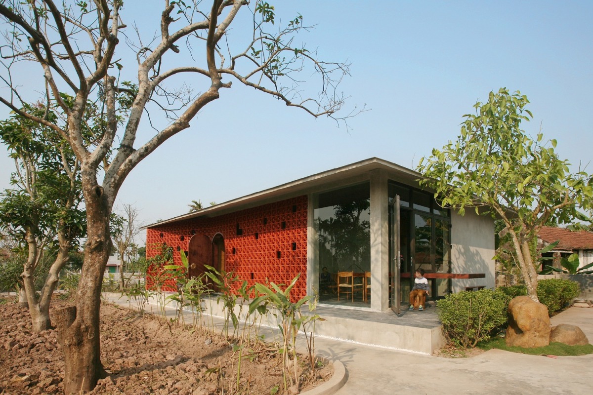 Ngôi nhà đẹp làng quê tái hiện ký ức tuổi thơ con trai xây dành tặng mẹ già ở Nam Định - Ảnh 2.