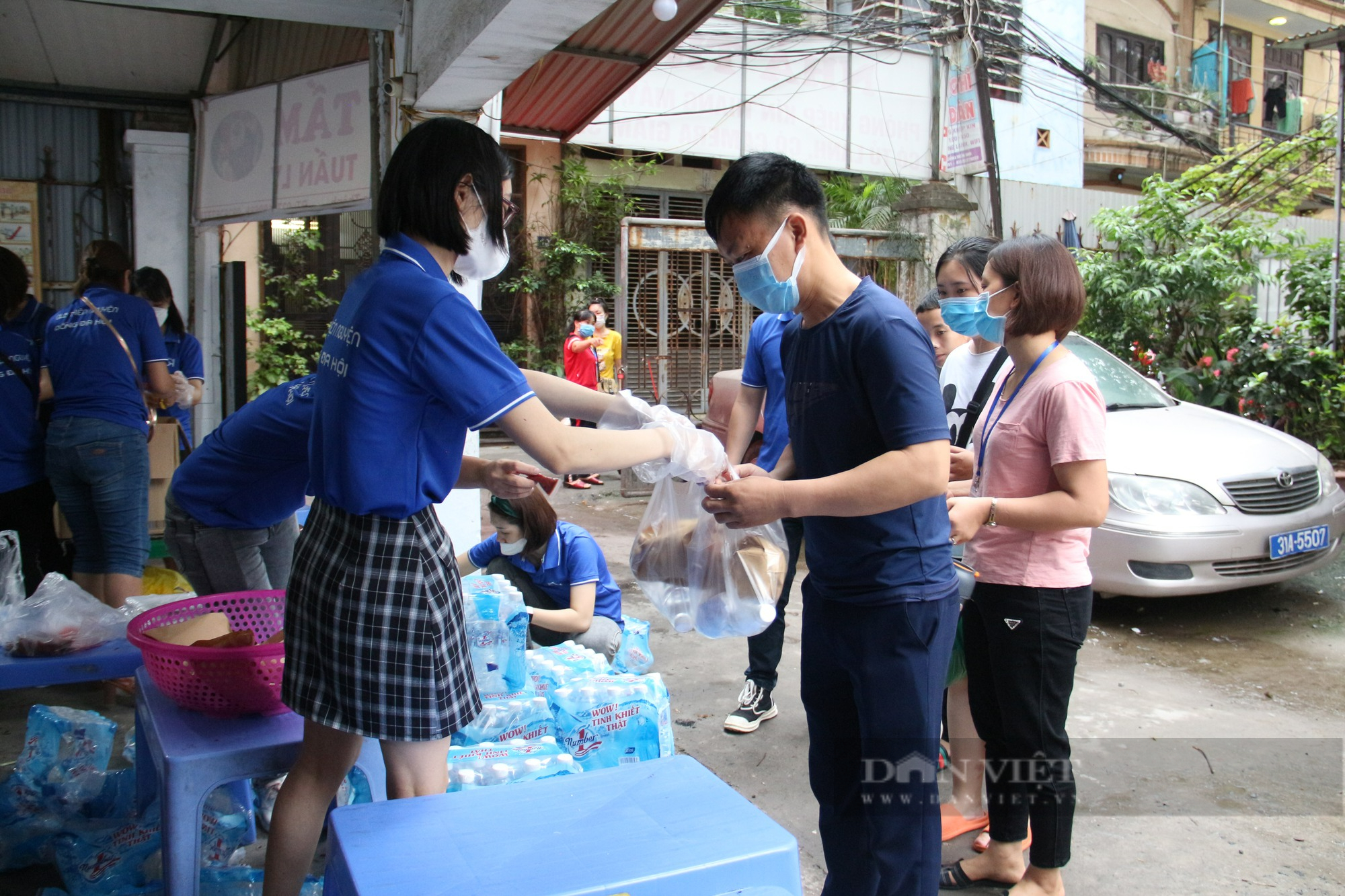 Bữa sáng miễn phí: 500 chiếc bánh mỳ được trao tận tay bệnh nhân Bệnh viên Nhi TƯ - Ảnh 8.