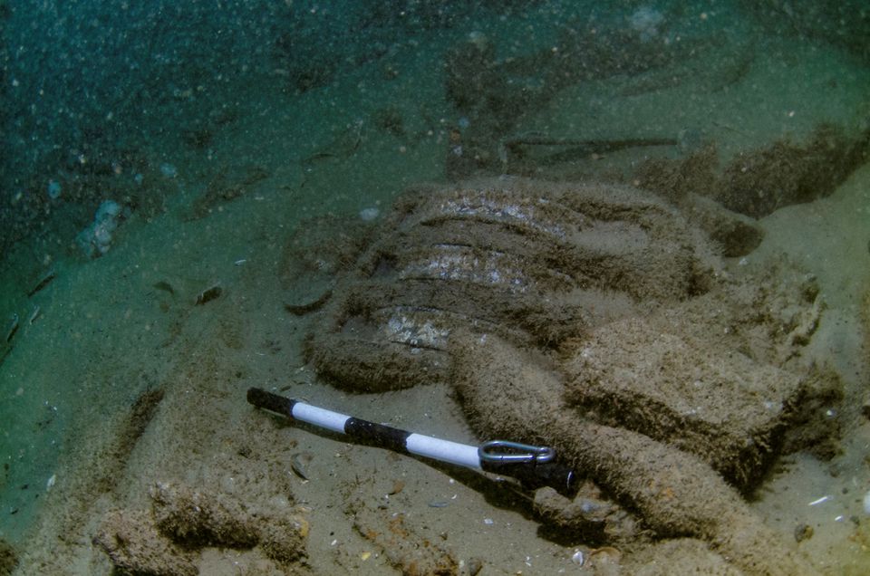 Các nhà nghiên cứu tiết lộ bí mật về tàu chiến hoàng gia bị chìm cách đây 340 năm - Ảnh 1.