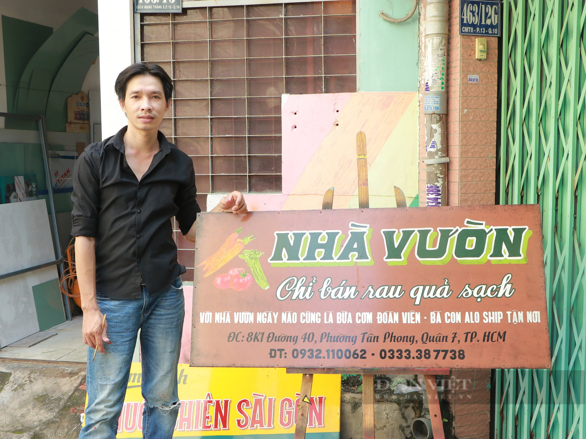 Người độc nhất vẽ bảng hiệu quảng cáo kèm thơ bằng tay ở Sài Gòn