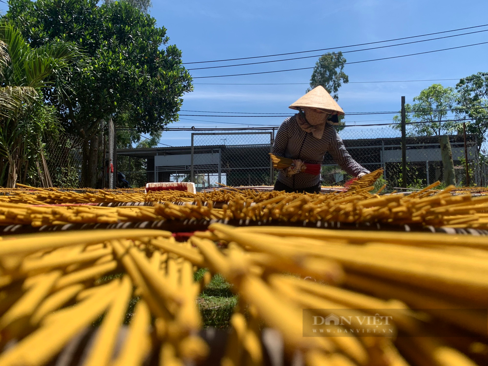 Nghề làm nhang cũng lắm công phu - Ảnh 10.