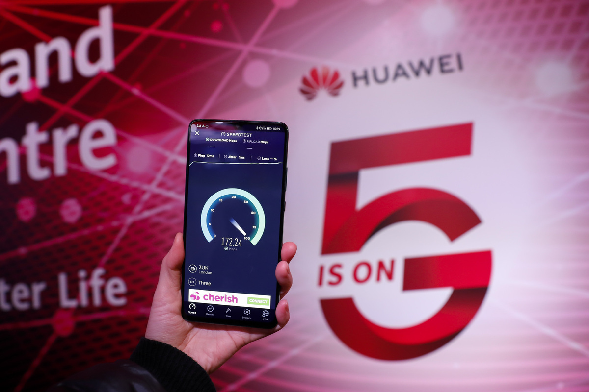 Trong 5 năm qua, hơn 2 tỷ điện thoại thông minh đã được sản xuất theo giấy phép với các bằng sáng chế 4G và 5G của Huawei. Ảnh: @AFP.