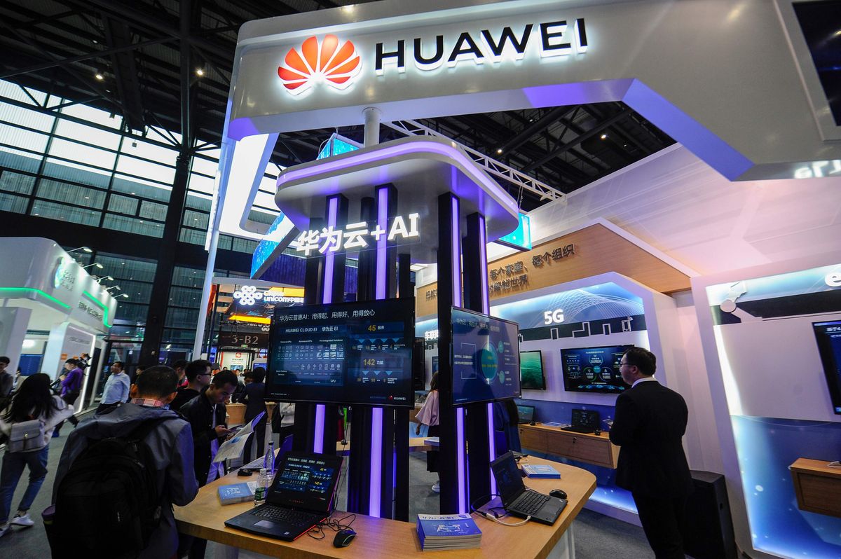 Huawei tăng cường cấp phép hàng nghìn bằng sáng chế, tìm cách bù đắp ảnh hưởng từ lệnh trừng phạt của Mỹ. Ảnh: @AFP.