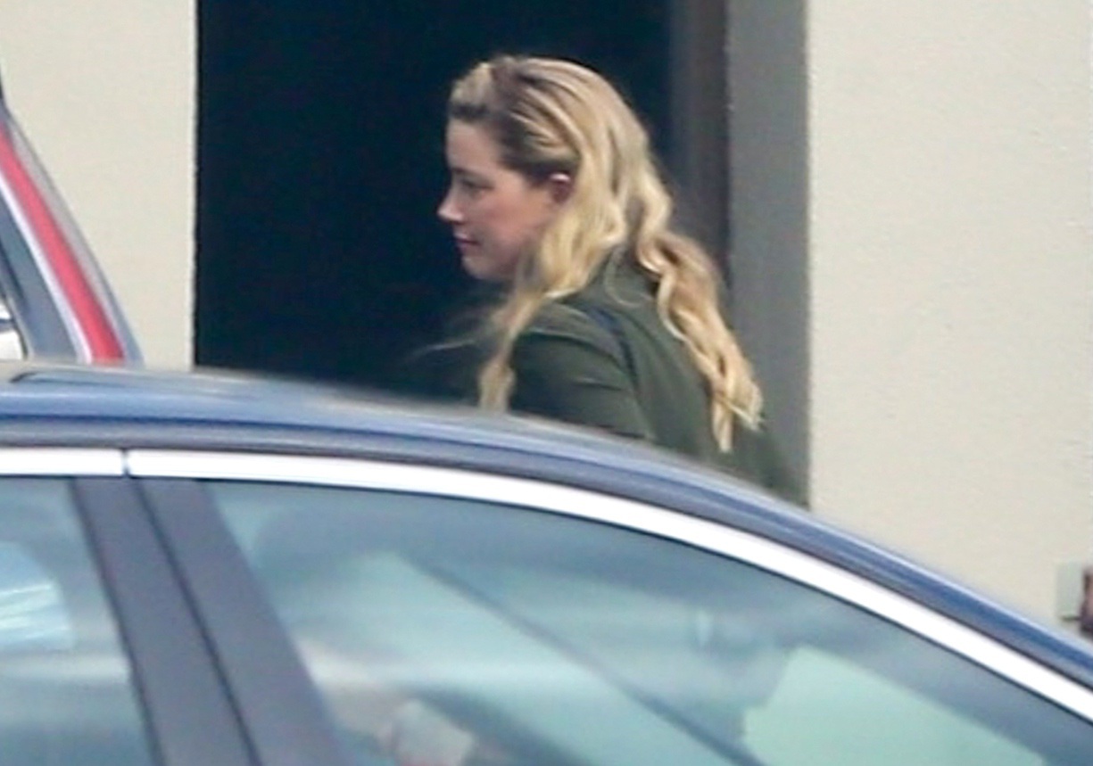 Amber Heard di chuyển bằng phi cơ riêng sau khi thua kiện - Ảnh 4.
