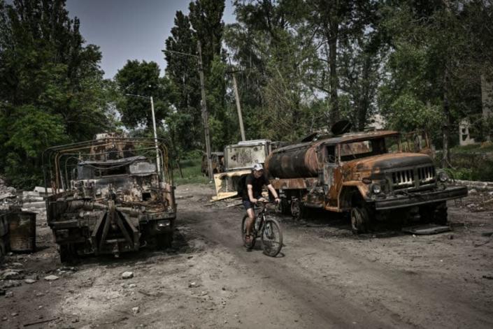 Nóng chiến sự: Nga thay đổi chiến thuật, Ukraine hứng thương vong nặng nề và hết đạn dược ở Donbass - Ảnh 1.