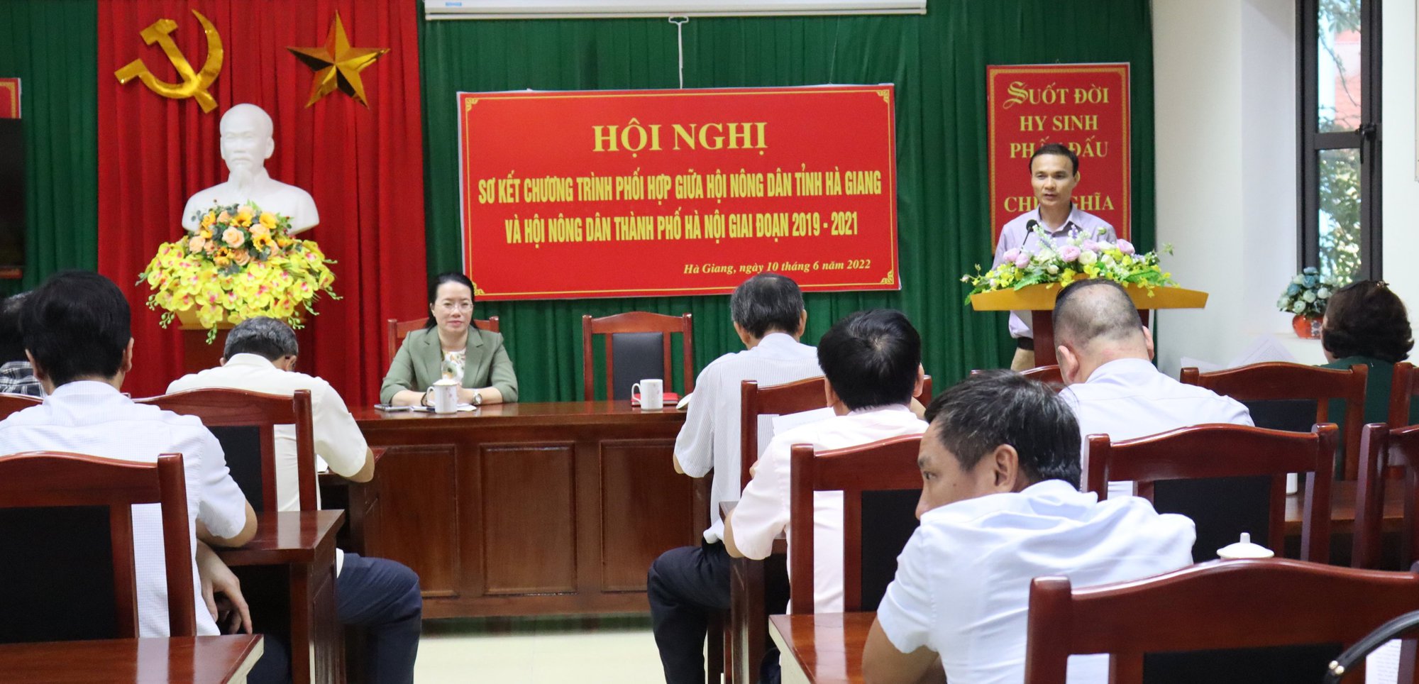 Hội Nông dân Hà Nội tặng 57 suất quà cho nông dân Hà Giang - Ảnh 2.