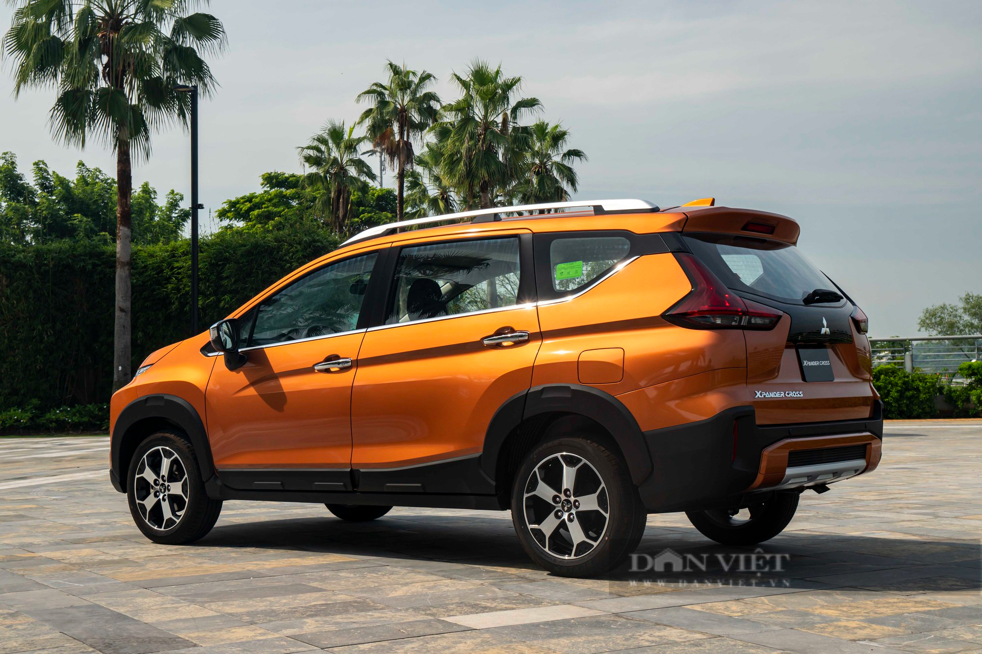 Cận cảnh Mitsubishi Xpander Cross 2022: Nội thất mới trẻ trung, giá ngang Toyota Veloz Cross và không phải kèm &quot;lạc&quot; - Ảnh 15.