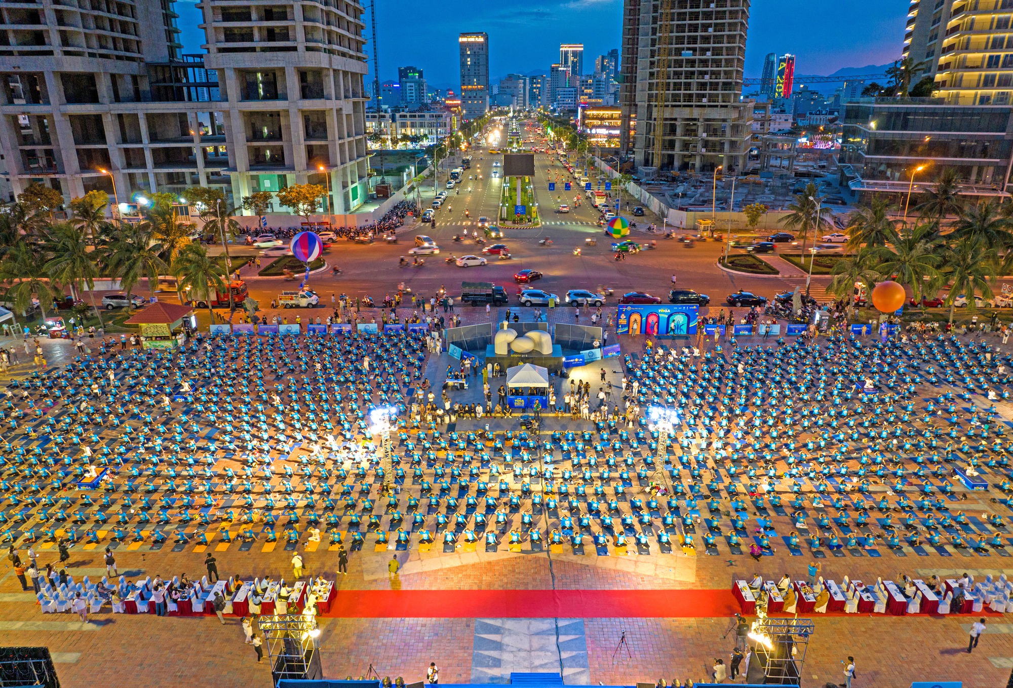 Mãn nhãn với màn đồng diễn Yoga của hơn 1.500 người tại Đà Nẵng  - Ảnh 2.