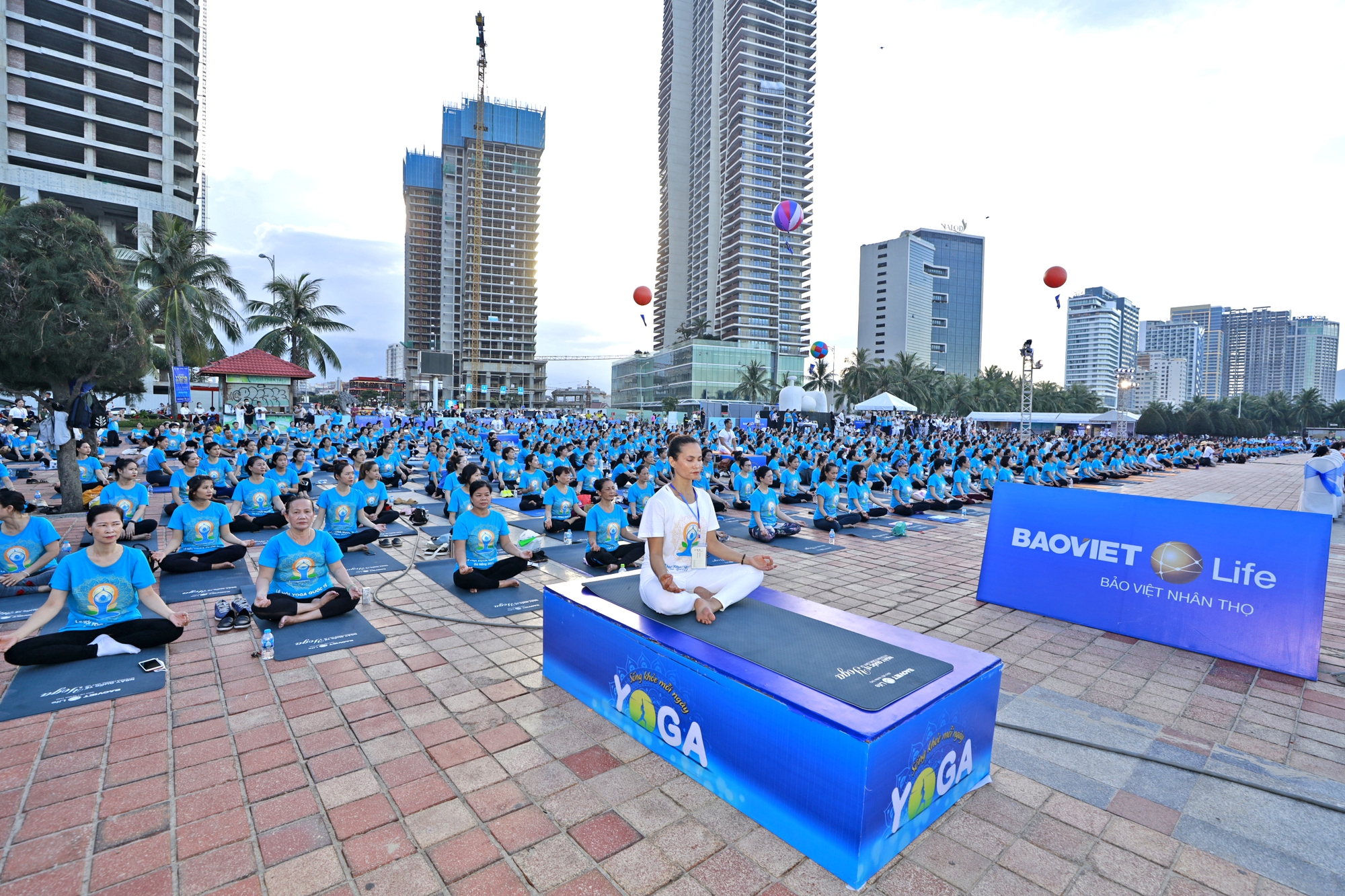 Mãn nhãn với màn đồng diễn Yoga của hơn 1.500 người tại Đà Nẵng  - Ảnh 9.