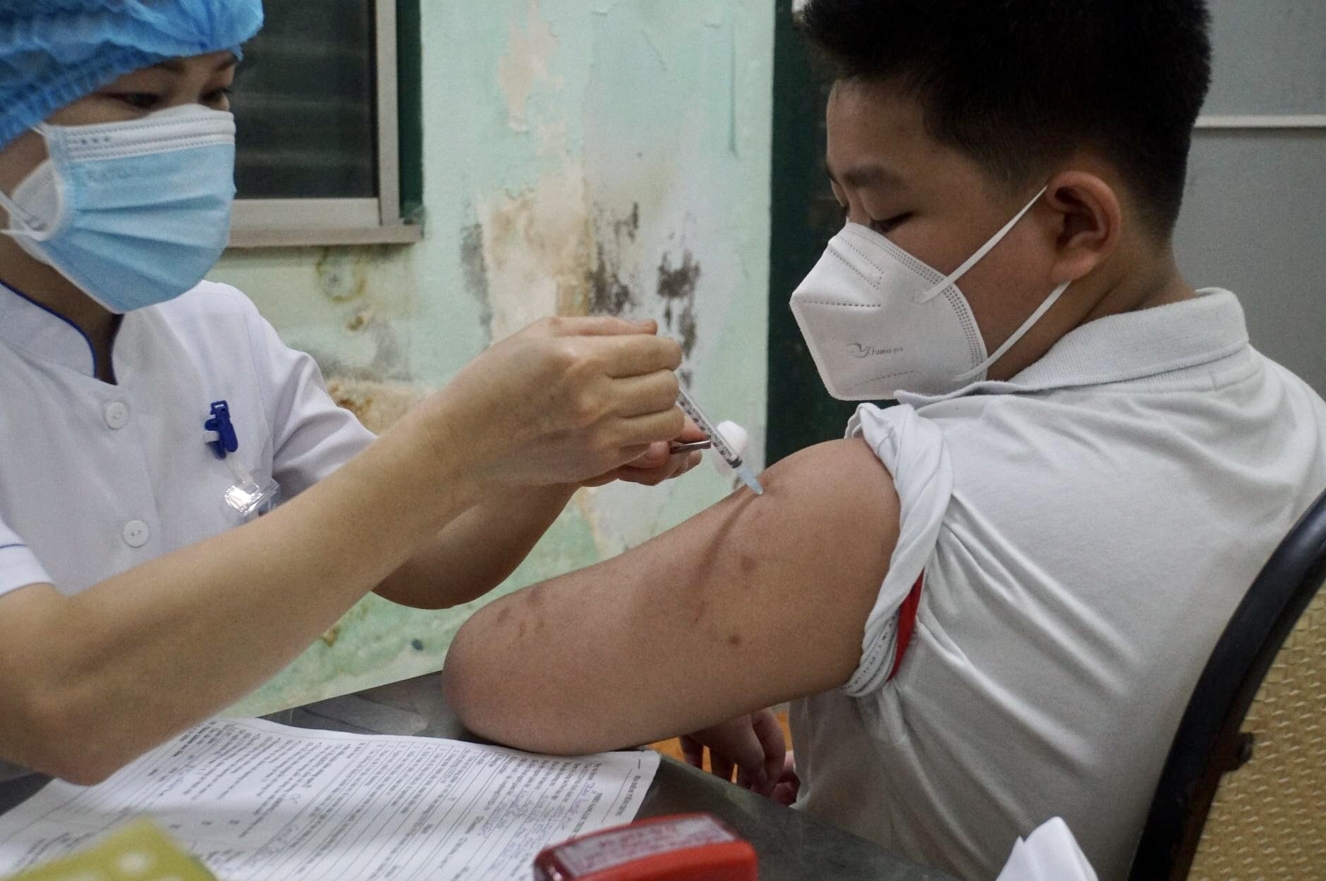 TP.HCM: Gấp rút tiêm vaccine Covid-19 mũi 4 - Ảnh 1.