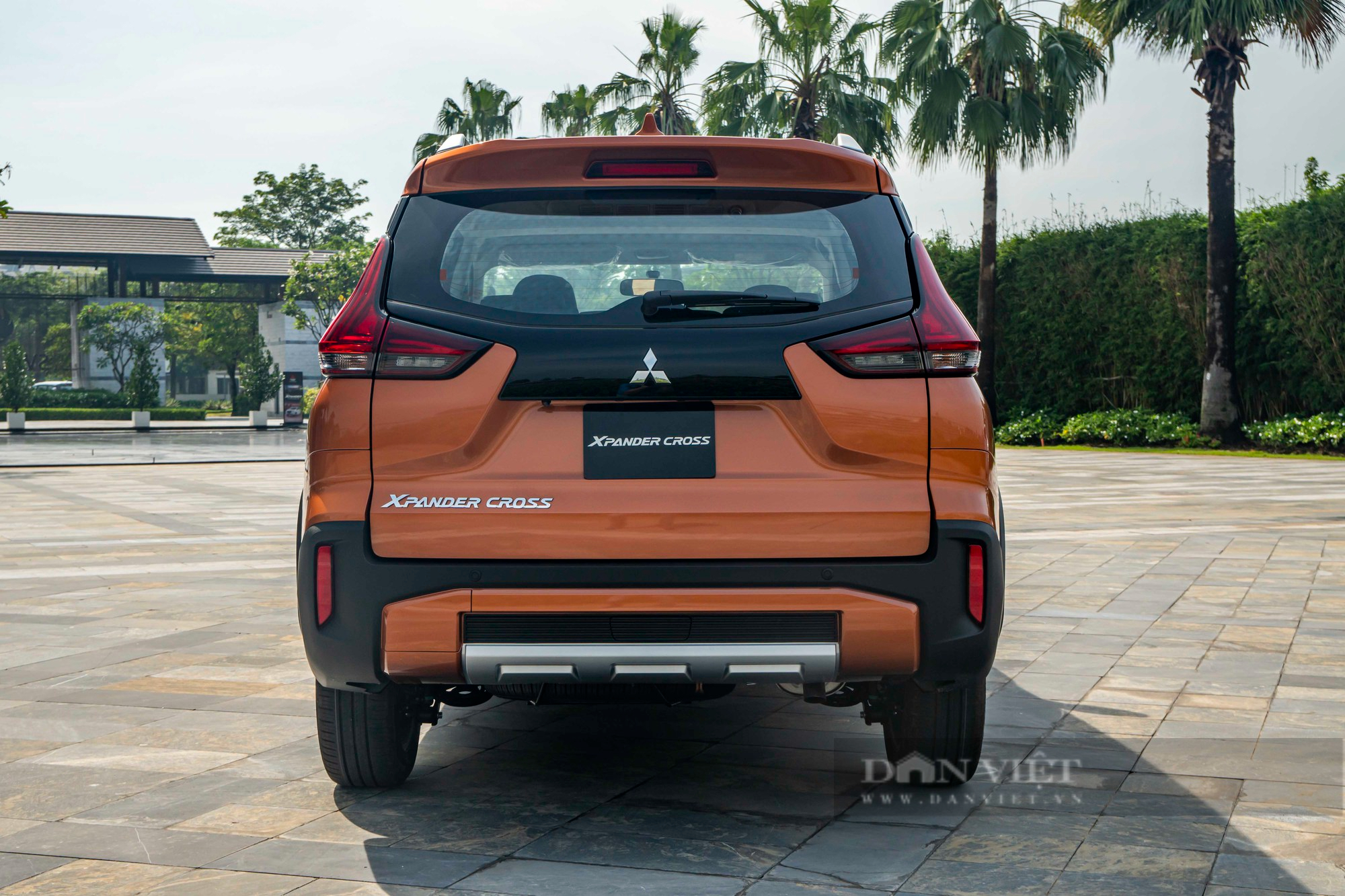 Cận cảnh Mitsubishi Xpander Cross 2022: Nội thất mới trẻ trung, giá ngang Toyota Veloz Cross và không phải kèm &quot;lạc&quot; - Ảnh 7.