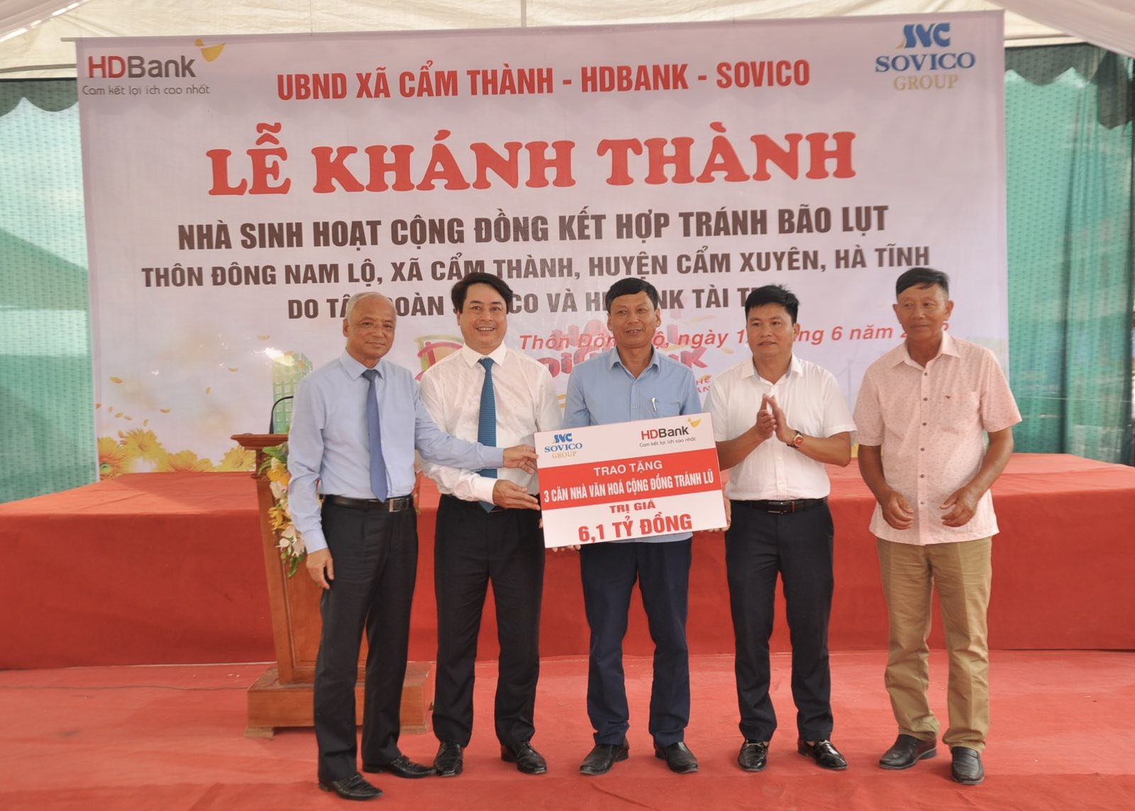 HDBank, Sovico trao tặng 3 nhà cộng đồng tránh lũ trị giá 6,1 tỷ đồng cho tỉnh Hà Tĩnh - Ảnh 1.
