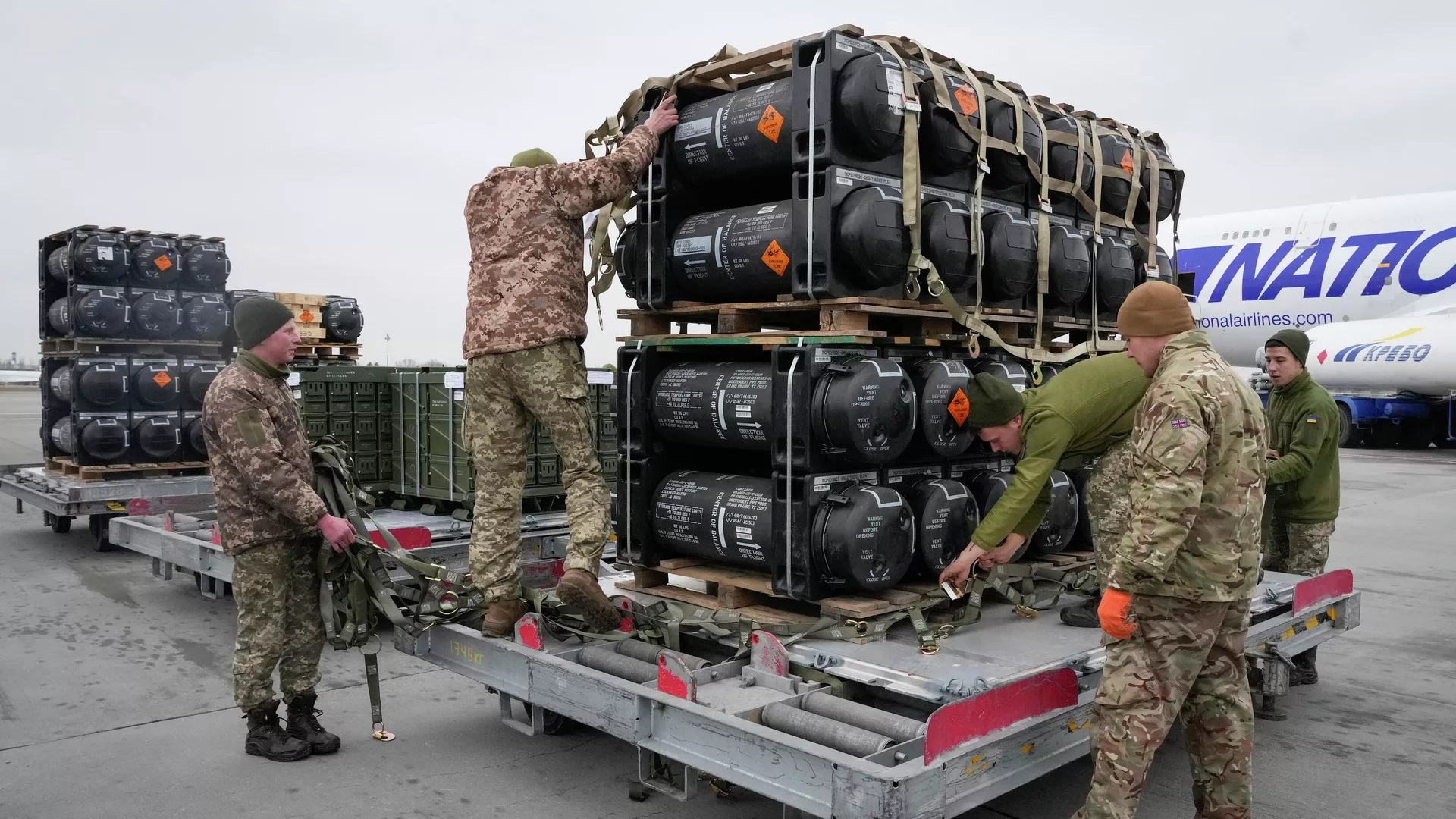 Chuyên gia Mỹ: NATO nên giải tán, trừng phạt, bơm vũ khí cho Ukraine 'không phải là cách' giải quyết xung đột Nga-Ukraine - Ảnh 1.