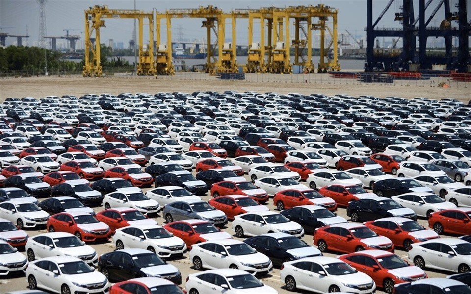 Lượng xe nhập khẩu tiếp đà tăng khi kết thúc giảm thuế trước bạ xe nội - Ảnh 1.