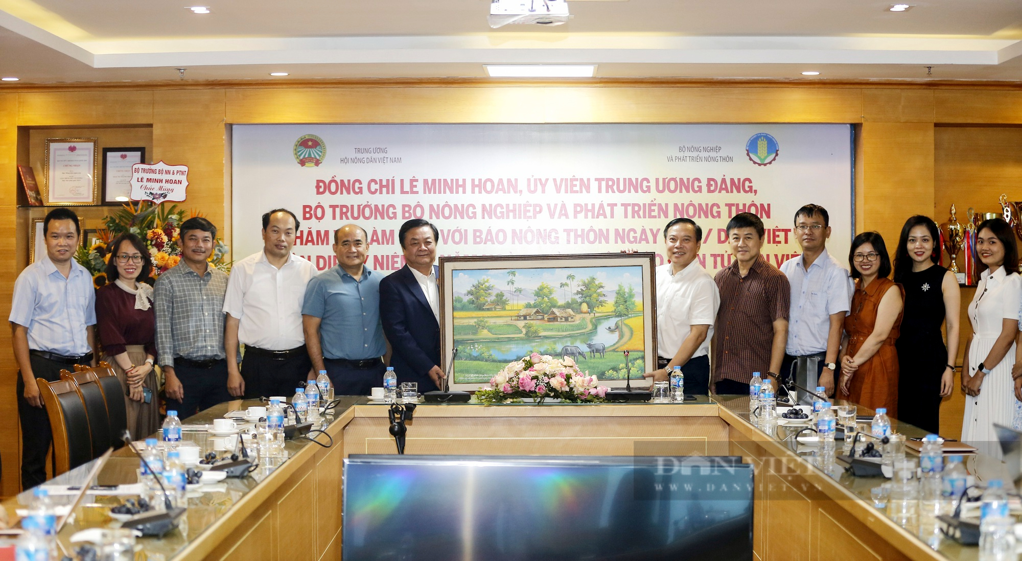 Bộ trưởng Bộ Nông nghiệp và Phát triển Nông thôn Lê Minh Hoan đến thăm và làm việc với Báo Nông thôn Ngày nay/Dân Việt - Ảnh 12.