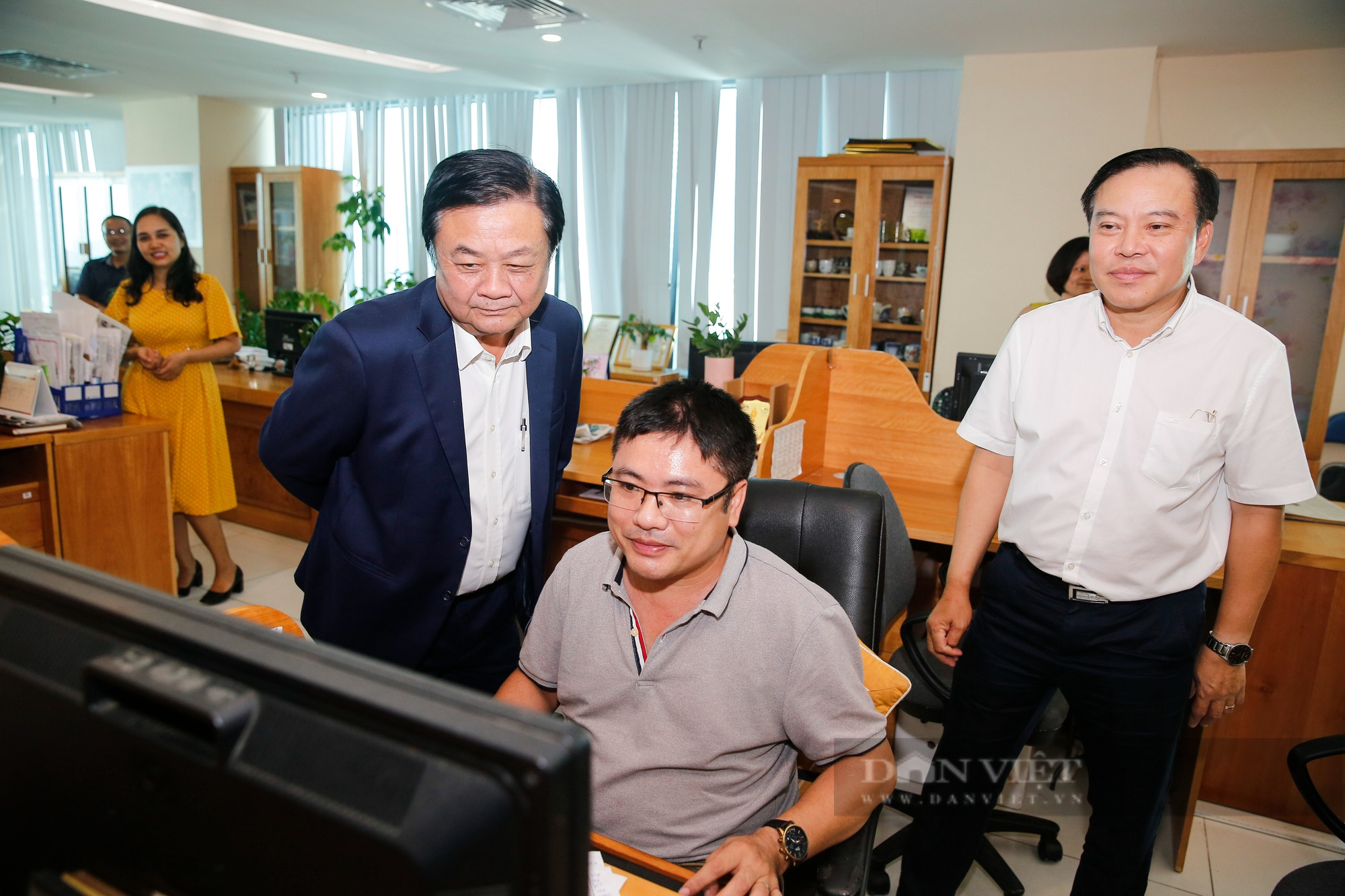 Bộ trưởng Bộ Nông nghiệp và Phát triển Nông thôn Lê Minh Hoan đến thăm và làm việc với Báo Nông thôn Ngày nay/Dân Việt - Ảnh 4.