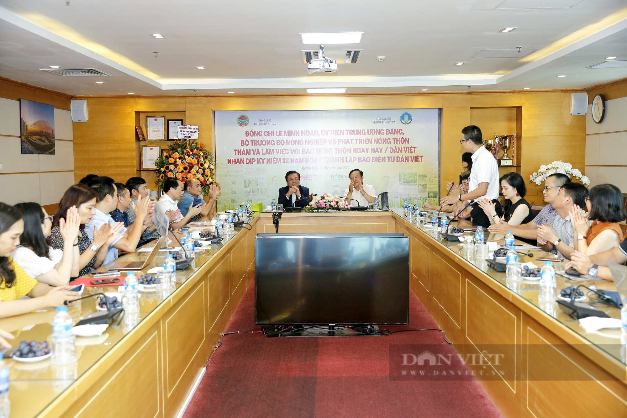 Bộ trưởng Bộ Nông nghiệp và Phát triển Nông thôn Lê Minh Hoan đến thăm và làm việc với Báo Nông thôn Ngày nay/Dân Việt - Ảnh 8.