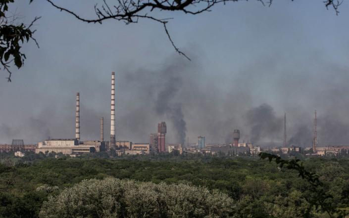 Nóng chiến sự Severodonetsk: Ám ảnh lời kể bên trong hầm trú ẩn của nhà máy hóa chất Azot - Ảnh 2.
