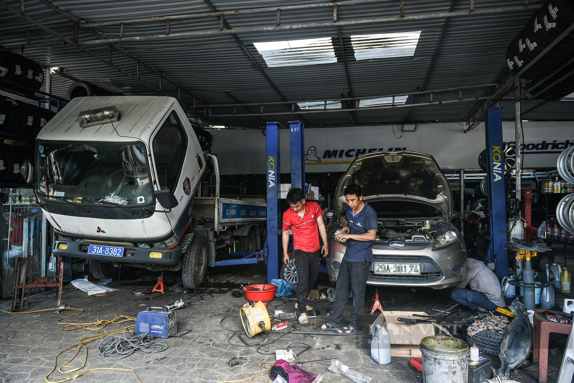 Chủ xe tiếc “đứt ruột” vì phải chi cả chục triệu đồng để sửa xe sau trận mưa ngập ở Hà Nội - Ảnh 6.