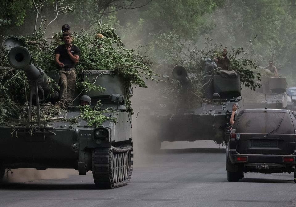 Nga cắt đứt các tuyến đường cuối cùng ra khỏi thành phố Severodonetsk ở miền đông Ukraine - Ảnh 1.