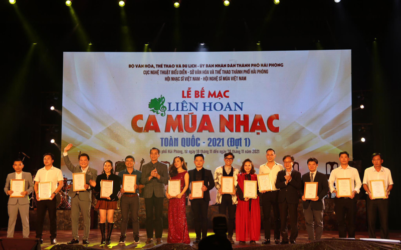 
Liên hoan Ca Múa Nhạc toàn quốc 2021 (đợt 2) tổ chức ở Đắk Lắk, giấu kín tên tuổi ban giám khảo
 - Ảnh 1.