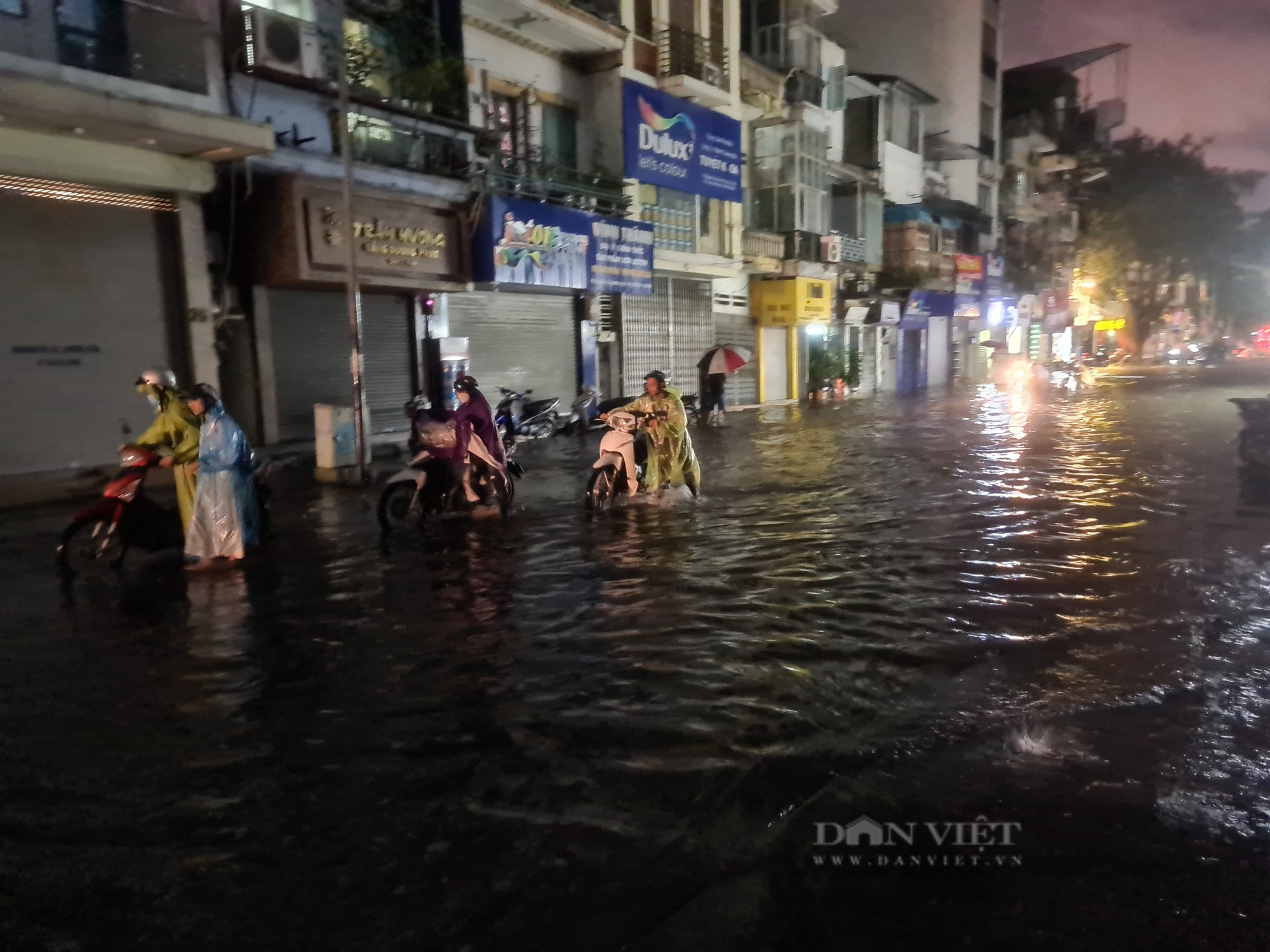 Hầm chống hơn 24 tỷ ở Hà Nội &quot;bất lực&quot; trong mưa lớn - Ảnh 2.