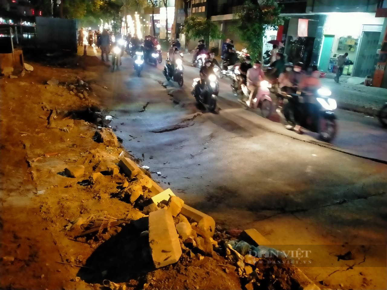 Hà Nội: Trắng đêm khắc phục sạt lún trên đường Vũ Tông Phan - Ảnh 2.