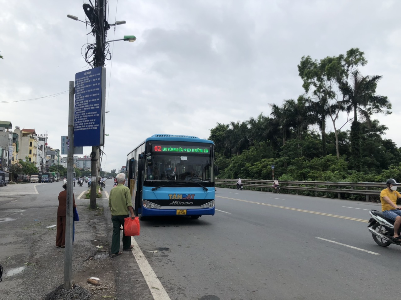 Ký ức Hà Nội: Từ nỗi ám ảnh đến tình yêu dành cho xe buýt - Ảnh 2.