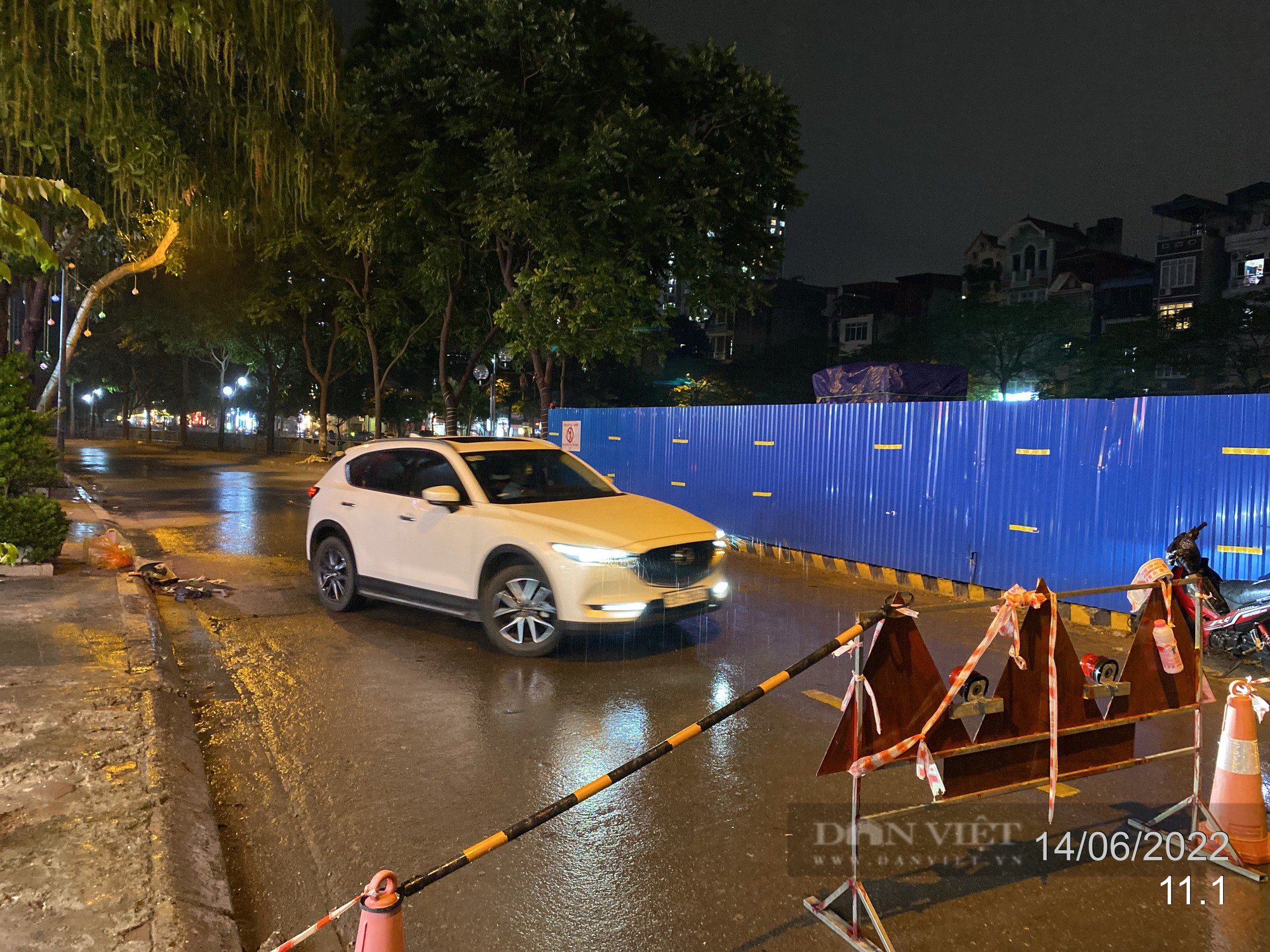Hà Nội: Trắng đêm khắc phục sạt lún trên đường Vũ Tông Phan - Ảnh 4.
