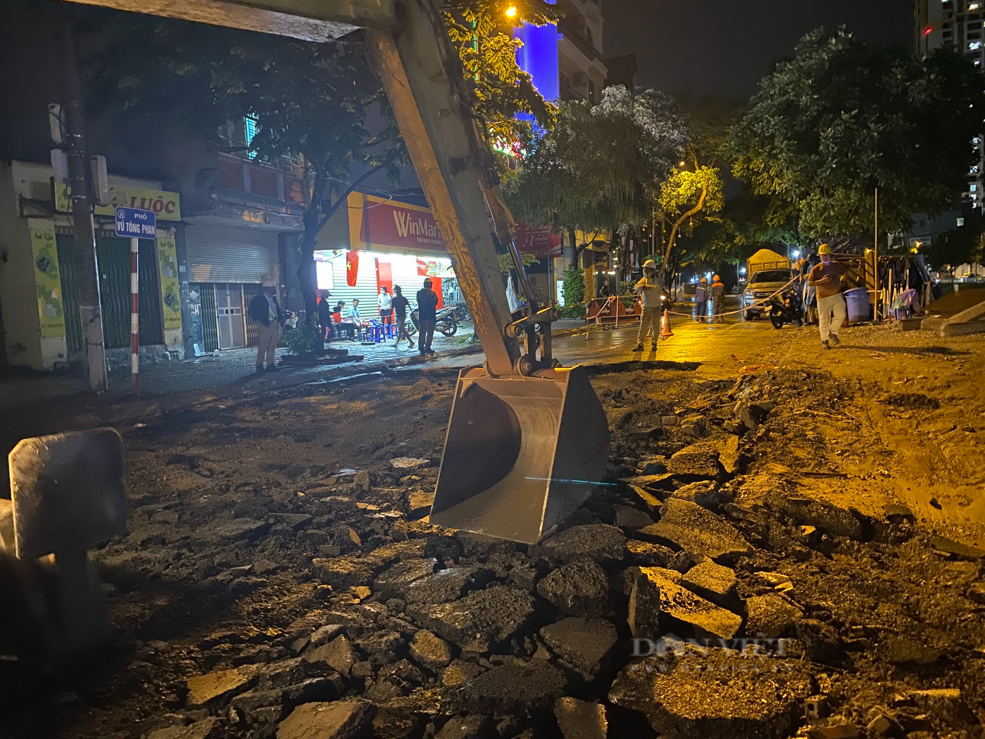Hà Nội: Trắng đêm khắc phục sạt lún trên đường Vũ Tông Phan - Ảnh 8.