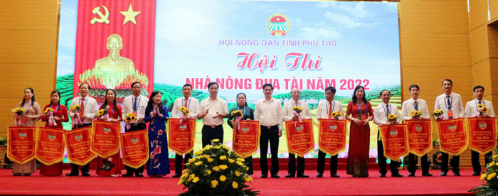 Phó Chủ tịch Hội NDVN Phạm Tiến Nam dự Hội thi “Nhà nông đua tài” tỉnh Phú Thọ - Ảnh 1.