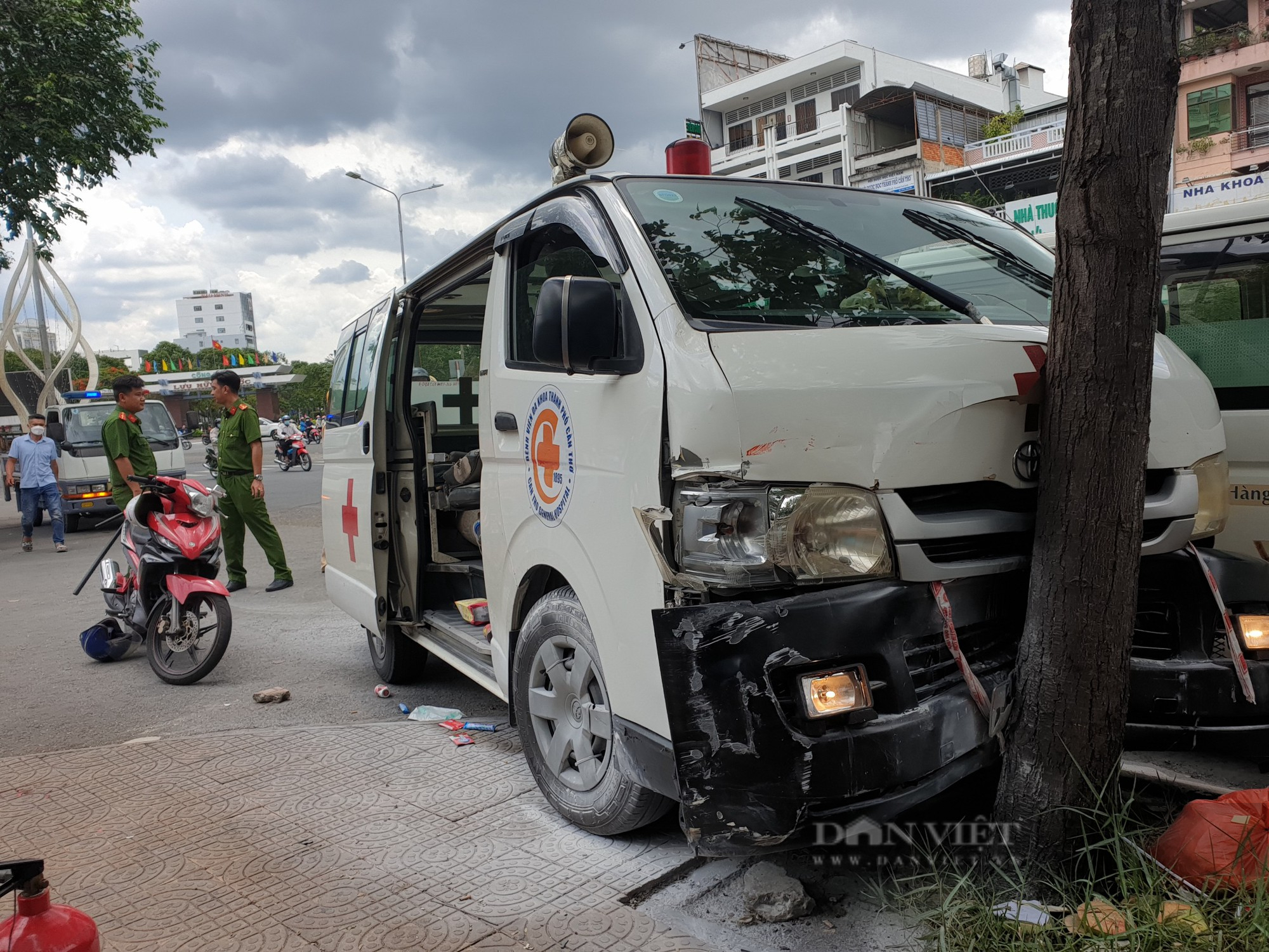 Kẻ nghi ngáo đá cướp xe cấp cứu trong bệnh viện, chạy qua nhiều tuyến đường ở Cần Thơ - Ảnh 2.