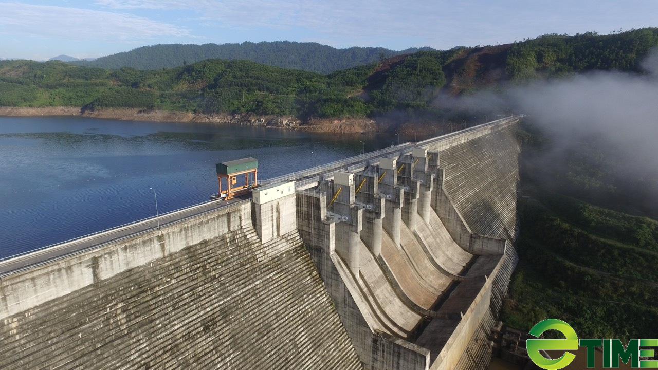 Quảng Nam: Thủy điện Sông Tranh 2 giám sát chặt chẽ việc điều tiết giảm lũ cho vùng hạ du - Ảnh 2.