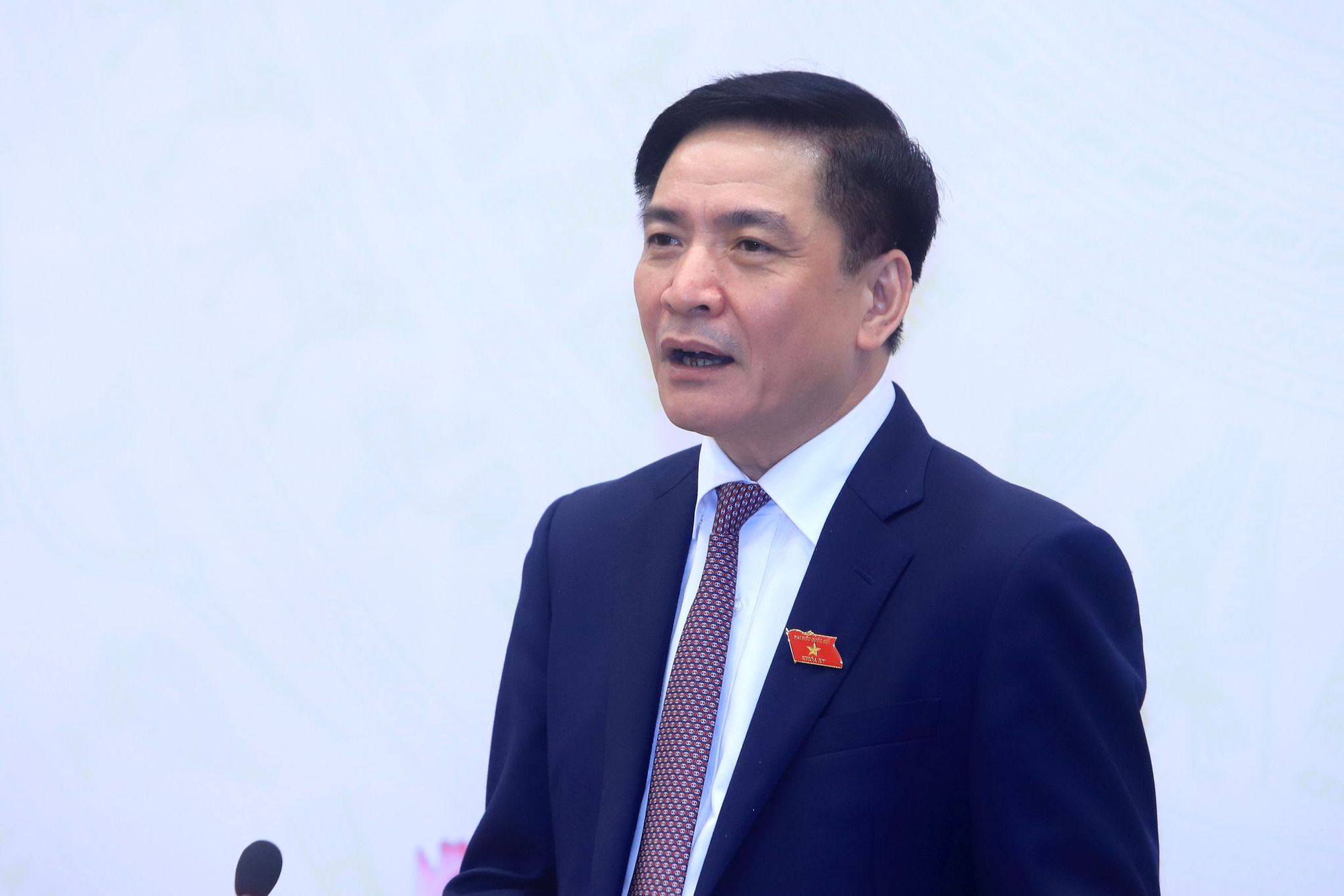 Ông Bùi Văn Cường: Tổng Bí thư rất nghẹn ngào khi nói về việc kỷ luật ông Nguyễn Thanh Long - Ảnh 2.