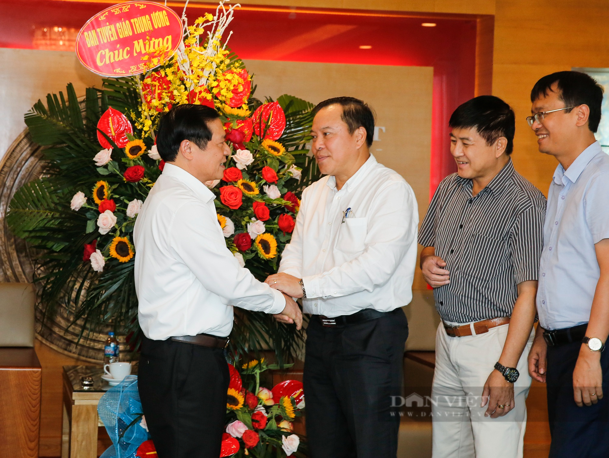 Phó trưởng ban Thường trực Ban Tuyên giáo Trung ương Lại Xuân Môn thăm, chúc mừng Báo Nông thôn Ngày nay/Dân Việt - Ảnh 12.